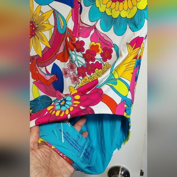 NEW TRINA TURK Swimsuit Sunny Bloom Floral Suit Long Sleeve Rash Guard S - Picture 5 of 11
